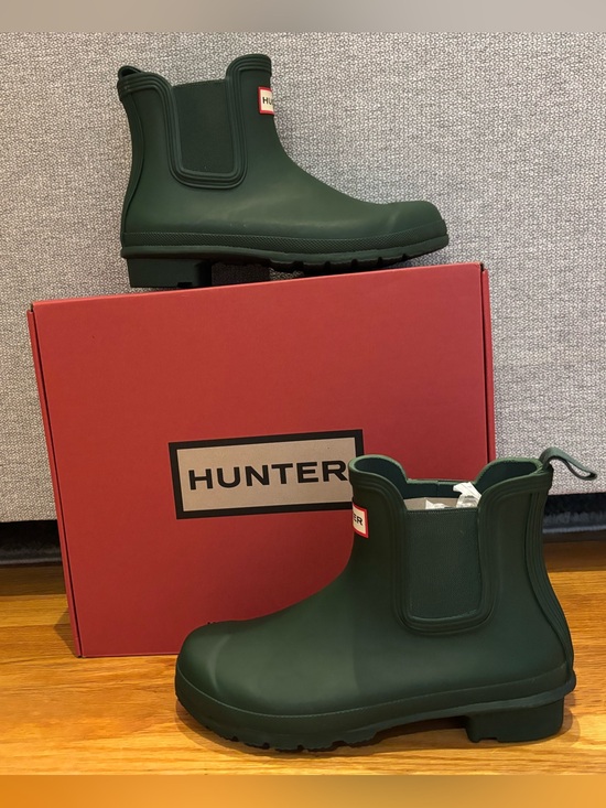 Hunter Shoes - Hunter Orginal Chelsea boots. Hunter green. Size 8